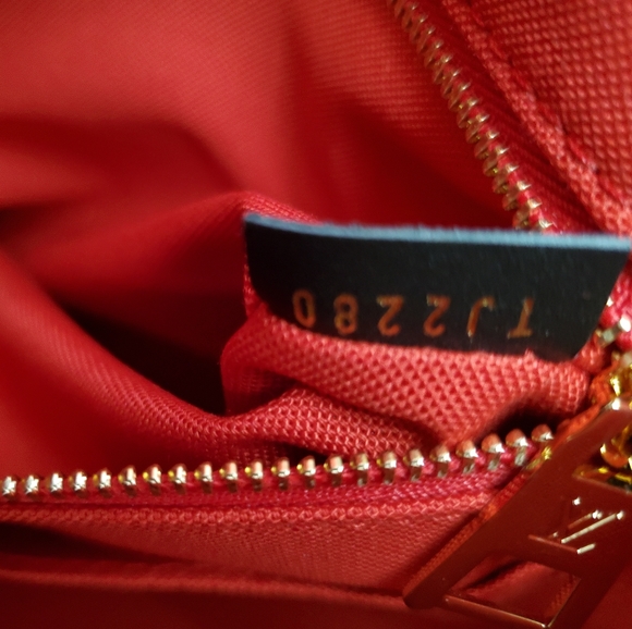 Louis Vuitton - Picture 10 of 10